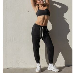 Feat Woman's Roam High Waisted Loose Fit Jogger Pants Black Size 1